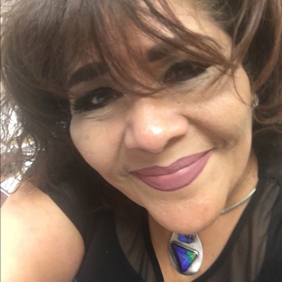 Meet your Posher, Sylvia - Picture 1 of 1